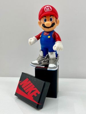 Alvin Silvrants - Sculpture, Super Mario NIKE AIR JORDAN DIOR - 20 cm - Plastic - 2026 | Catawiki