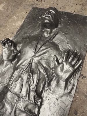 Star Wars - Han Solo in Carbonite - Life size Fan made Replica (180x60x20 cm) - Polyester | Catawiki
