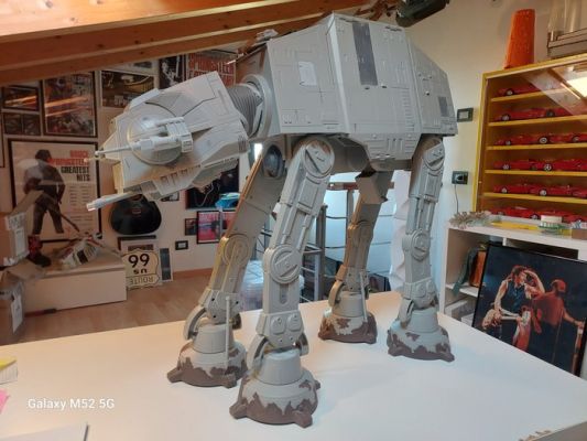 Hasbro - Action figure AT-AT WALKER - 2010-2020 - China | Catawiki