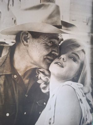 (x2) keystone attributed to George Rinhart and Eve Arnold - Marilyn Monroe, Clark Gable & Montgomery Clift, on The set of ’The Misfits’ 1961 | Catawiki