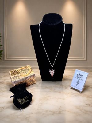Lord of the Rings : "Evenstar" – Arwen Undómiel‘s (Liv Tyler) Necklace. Collector‘s Edition - The Only Official 1:1 Replica with Genuine 7 Swarovski Crystals–Out of Production. - Manufactured under Official License of "New Line Cinema". With COA. NEW