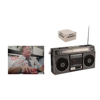 OFFICE SPACE (1999) - Lot #783 : Milton Waddams‘ (Stephen Root) Screen-Matched Boombox and Initech Pad with Autographed Photo