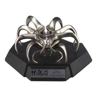 T2-3D: BATTLE ACROSS TIME (1996) - Lot #1798 : Linda Hamilton‘s T-1000000 (T-Meg) Maquette Crew Gift