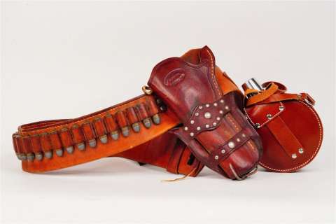 Richard Roundtree "Outlaws" (1986) Leather Belt, Holster, and Flask | GWS Auctions
