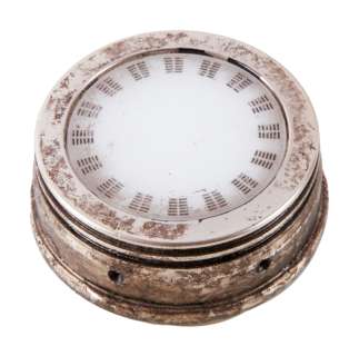 Lot 237 - THE MANDALORIAN | PEDRO PASCAL "DIN DJARIN / THE MANDALORIAN" HOLOPUCK PROP