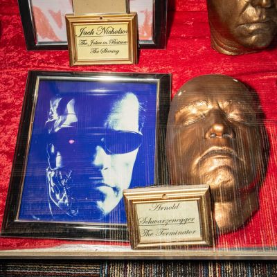 Lot 1074 - Arnold Schwarzenegger Life Mask for The Terminator | misc / divers