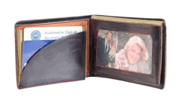LETHAL WEAPON (1987) - Lot #249 : Mike Papac Collection: Martin Riggs‘ (Mel Gibson) Screen-Matched Wallet