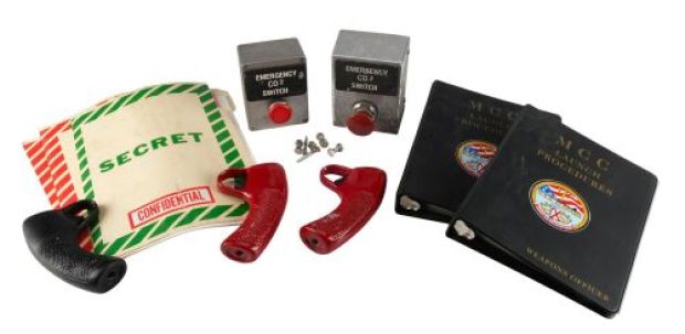 CRIMSON TIDE (1995) - Lot #619 : Mike Papac Collection: Set of Detonators, Pair of Launch Procedures and CO2 Switches, Set of Paperwork and Bolts