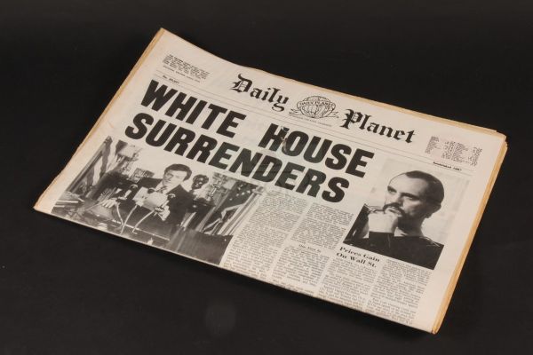 Superman II - Daily Planet newspaper - White House Surrenders