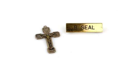 Lot 3265 - American Made (2017) - Tom Cruse as Barry Seal, production made ‘B. Seal‘ brass name badge and cruci
