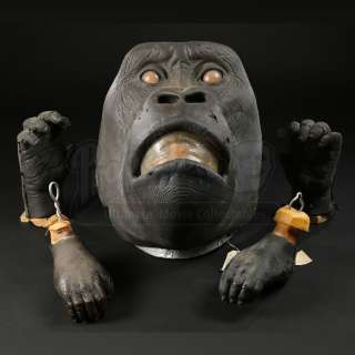 MIGHTY JOE YOUNG (1998) - Lot 770 - Hands, Feet, and Large Joe Face