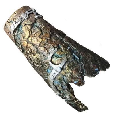 Lot 238 - Star Wars - The Acolyte (2024-) - Qimir’s (Manny Jacinto) Cortosis Gauntlet | Hanlin Auction Service