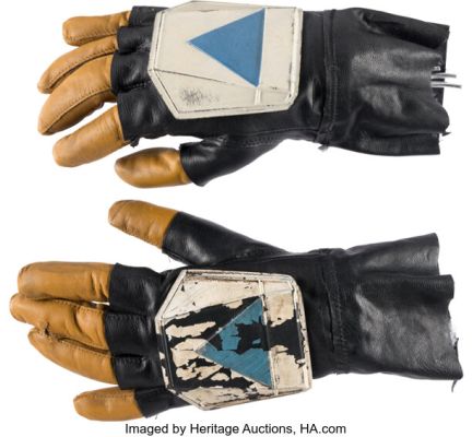 The Mandalorian (Disney, 2019-), Pedro Pascal "Din Djarin/The Mandalorian" Gloves. | Heritage