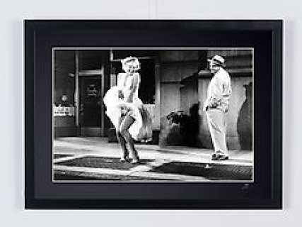The Seven Year Itch 1955 - Marilyn Monroe y Tom Ewell - The Seven Year Itch 1955 - Marilyn Monroe y Tom Ewell - Fine Art Photography - Luxury Wooden Framed 70X50 cm - Limited Edition Nr 05 of 30 - Serial ID 30168 - - Original Certificate (COA), Hologram Logo Editor and QR Code