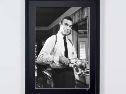 James Bond 007: Dr. No - Sean Connery - Fine Art Photography - Luxury Wooden Framed 70X50 cm - Limited Edition Nr 03 of 50 - Serial ID - Original Certificate (COA), Hologram Logo Editor and QR Code | Catawiki