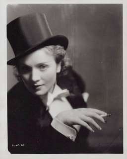 Richard Avedon (1923-2004) - Hollywood Beauty Marlene Dietrich Stunning Portrait | Catawiki