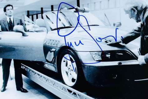 James Bond 007: Tomorrow Never Dies - Pierce Brosnan, signed with COA | Catawiki