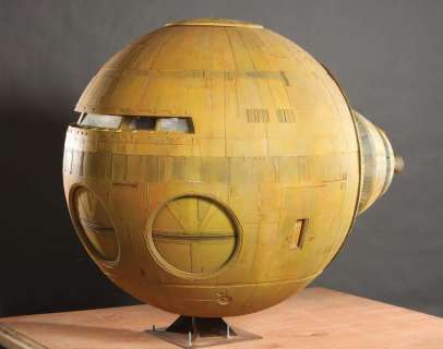 Lot 978 - Large-scale model of front section of Discovery ship from 2010