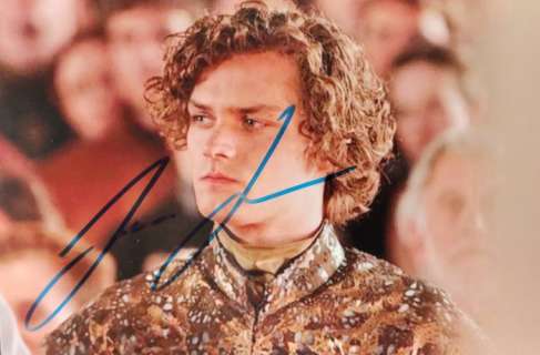 Game of Thrones - Autograph Signed by Finn Jones (Loras Tyrell) | Catawiki
