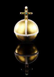MONTY PYTHON AND THE HOLY GRAIL (1975) - Lot 328 - Replica Holy Hand Grenade