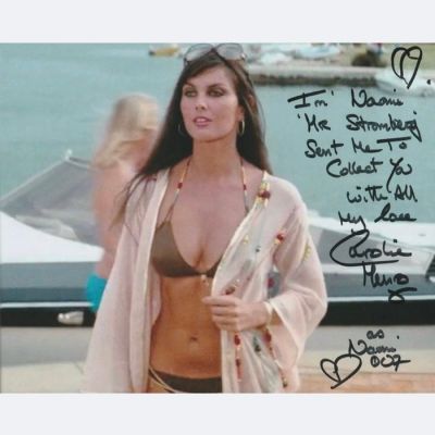 James Bond 007: The Spy Who Loved Me - Signed by Caroline Munro (Naomi) - WITH RARE QUOTE! | Catawiki