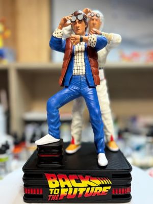 Figura de resina — 23 cm — Coleccionismo — Homenaje a una icónica película de los años 80 Figura de - Figure - Regreso al futuro - Resin | Catawiki