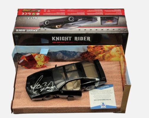 Knight Rider - 1:24 Scale Model Car - Signed by David Hasselhoff | Catawiki