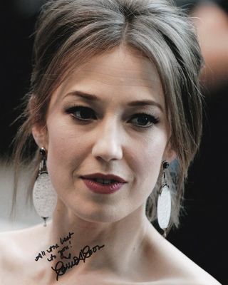 CARRIE COON Hand Signed 8x10 photo Handtekening WHITE LOTUS | Catawiki
