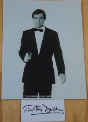 James Bond 007: The Living Daylights - Timothy Dalton is James Bond 007 very rar - autopgraph, photo, signed with Certified Genuine b´bc holographic COA | Catawiki