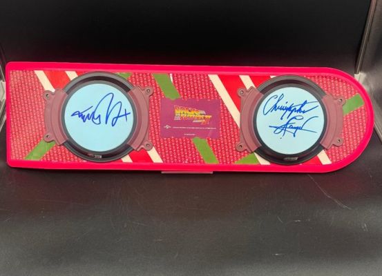 Back to the Future - Part II - Official Replica Hoverboard, signed by Michael J Fox & Christopher Lloyd - with Beckett | Catawiki