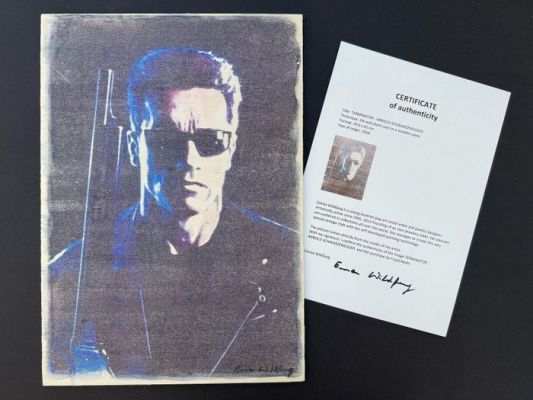 Emma Wildfang - 1 Original drawing - Terminator - Arnold Schwarzenegger - Ink and Chark Coal on a Wooden Plate (incl. Certificate) - 2018 | Catawiki