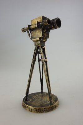 German Film Award - "Die goldene Kamera" (Hörzu 1970) - 275g 925 Silver (Gilded) / Dieter Weber | Catawiki