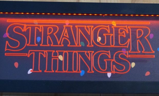 Stranger Things - The Upside Down Lamp" LED Light Box – Signed by Noah Schnapp ("Will Byers") – ACOA COA (German