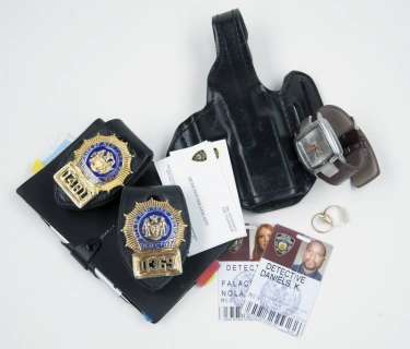Lot 305 - LAW & ORDER: CRIMINAL INTENT SETH GILLIAM AND ALICIA WITT PROPS