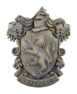 Lot 1188 - HARRY POTTER AND THE SORCERER‘S STONE: GRYFINDOR CREST PROP