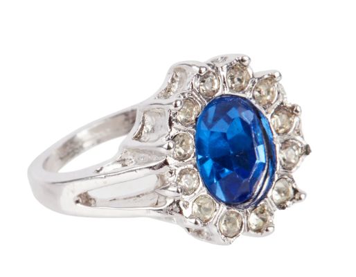 Gene Tierney | Lot #314 - Ring from "The Razor’s Edge" by Joseff | Julien’s