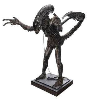 AVP: ALIEN VS. PREDATOR (2004)/AVPR: ALIENS VS PREDATOR: REQUIEM (2007) - Lot #30 : Xenomorph Warrior Costume Display