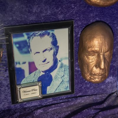 Lot 1093 - Vincent Price Life Mask | misc / divers