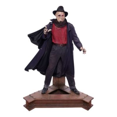 DARKMAN (1990) - Lot #127 : Darkman‘s (Liam Neeson) Distressed Hat and Coat on Display