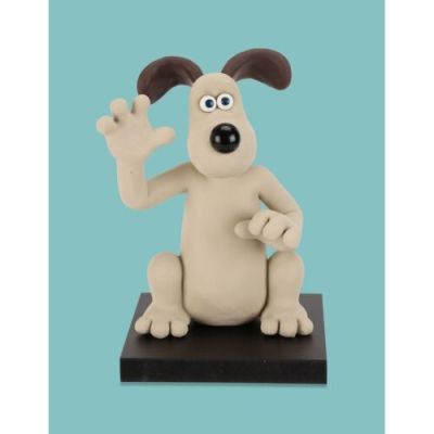 Wallace & Gromit: Vengeance Most Fowl (2024) | Lot  198. Squatting Gromit Stop-Motion Puppet | Propstore