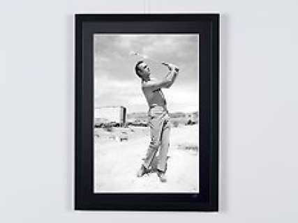 Diamonds Are Forever - Sean Connery Golfing in Las Vegas, Nevada - 1971 | Diamonds are forever - Sean Connery Golfing in Las Vegas, Nevada - 1971 - Wooden Framed 70X50 cm - Limited Edition Nr 01 of 30 - Serial ID 30213 - Original Certificate (COA), Hologram Logo Editor and QR Code | Catawiki