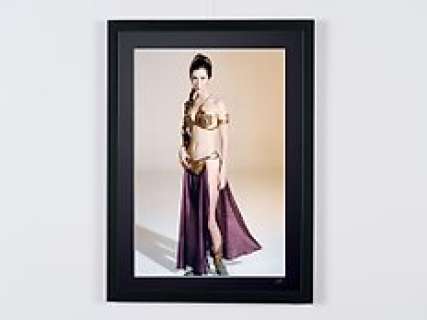 Carrie Fisher As "Princess Leia" Gold Bikini - Promotion Movie, Star Wars Episode Vi: Return of the Jedi | Star Wars Episode VI: Return of the Jedi, Carrie Fisher as "Princess Leia" Gold Bikini - Promotion Movie - Photographie, Luxury Wooden Framed 70X50 cm - Limited Edition Nr 05 of 30 - Serial ID 17151 - Original Certificate (COA), Hologram Logo Editor… | Catawiki
