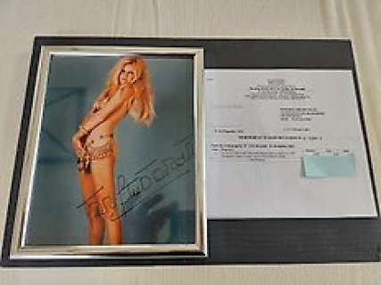 Brigitte Bardot , Signed in Person - Vintage Photo (1970) with Coa | Brigitte Bardot , signed in person - vintage photo (1970) with COA | Catawiki