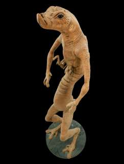 Men in Black Production-Made Background Annelid | GWS Auctions