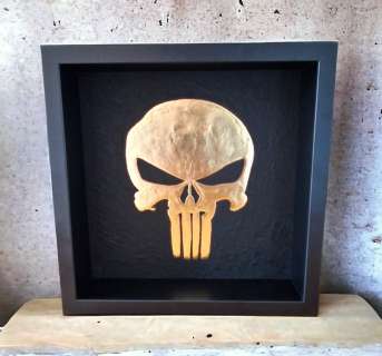 Display frame- 23ct gold Punisher skull - gilded in frame limited edition | Catawiki