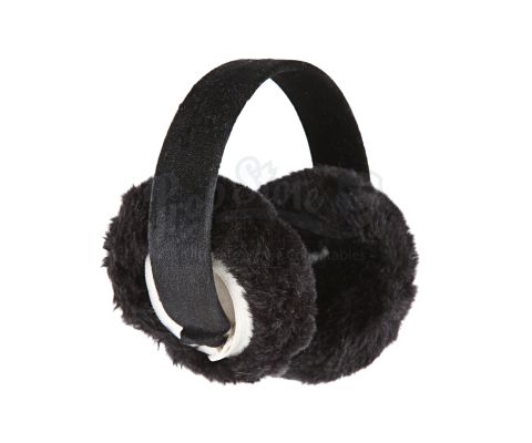 ETERNAL SUNSHINE OF THE SPOTLESS MIND - Earmuffs from Joel Barish‘s (Jim Carrey) Apartment