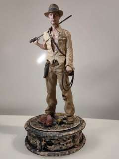 Indiana Jones and the Temple of Doom - Harrison Ford - Handpainted Indy figurine with Machete, whip & Sankara Stone on base - 61 cm high | Catawiki