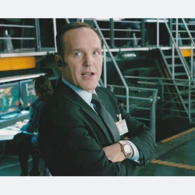 Avengers - Signed by Clark Gregg (Agent Coulson) | Catawiki