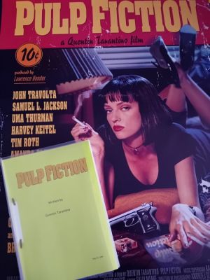 Quentin Tarantino - Pulp Fiction Movieposter + Full screen play Filmscript - Pulp Fiction Movieposter + Full screen play Filmscript - 1990s | Catawiki