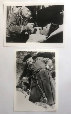 Interpress - Spencer Tracy – « La neige en deuil » - 2 photos de presse originales – 1956 | Catawiki